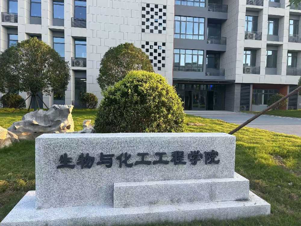 广汉市扬州职业大学体育场高杆灯项目
